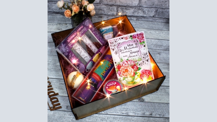 Collect and make various gift sets in a carton for the holiday