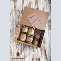 Honey and honey mixture in a gift set from Medic Bear!
